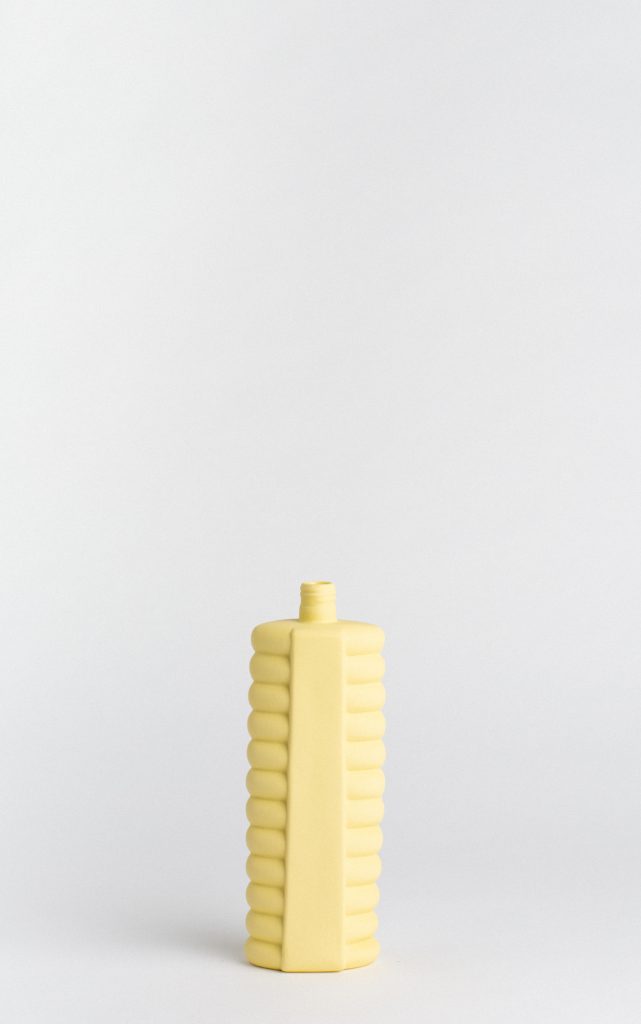 foekje-fleur-porcelain-bottle-vase-10-fresh-yellow-24-cm-handgefertigte-vase-aus image 8