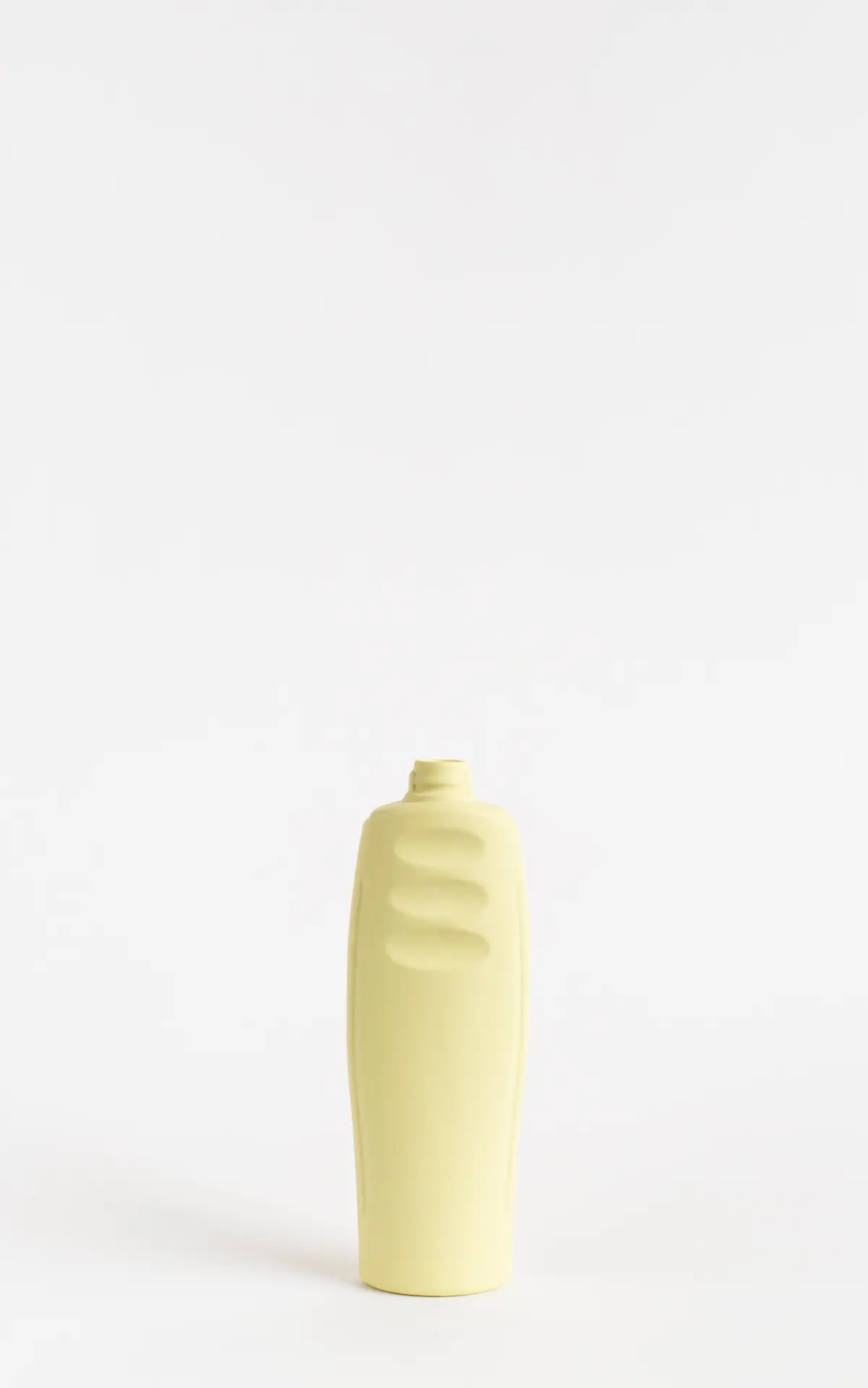 foekje-fleur-porcelain-bottle-vase-23-post-it-handgefertigte-porzellanvase-23-cm image 1