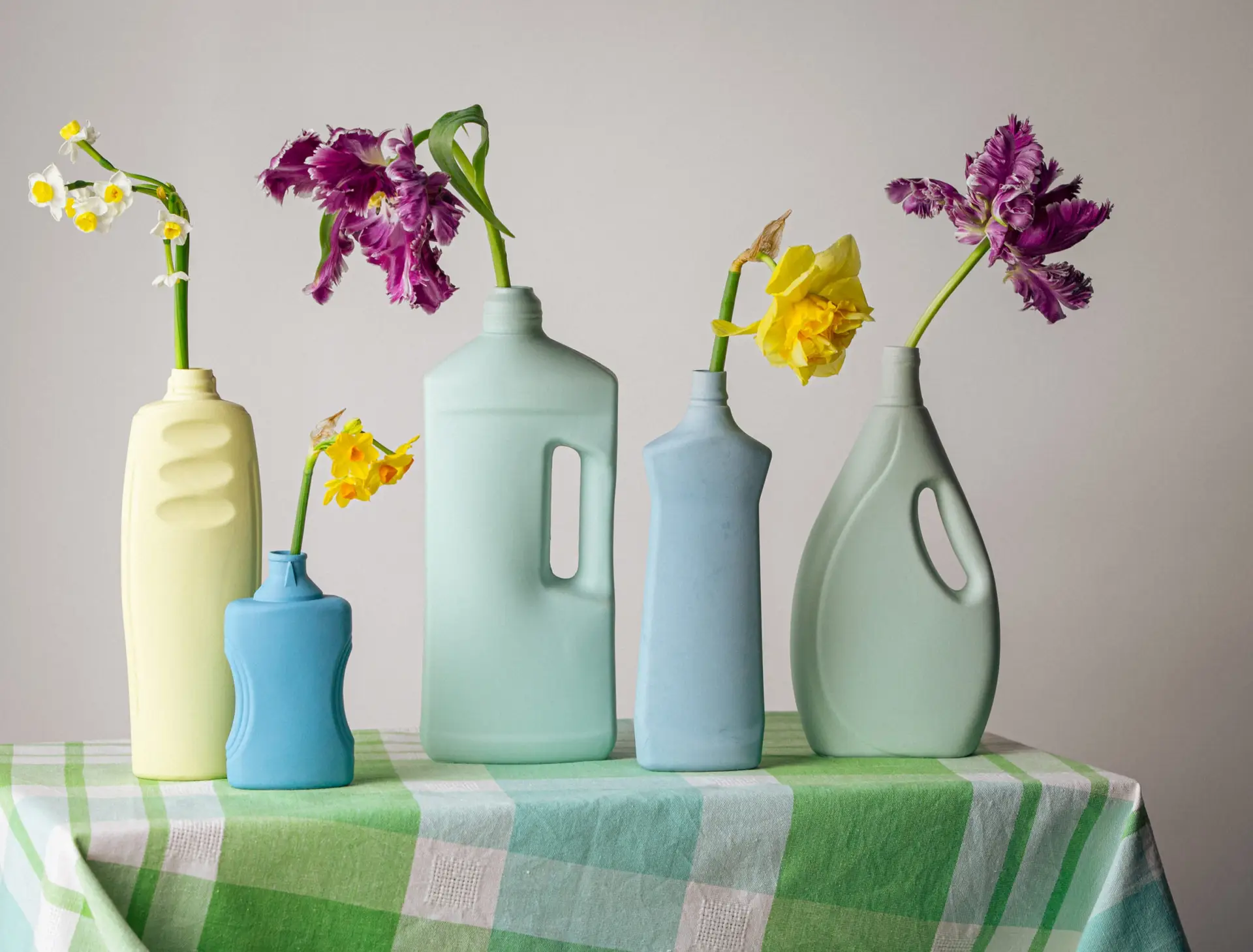 foekje-fleur-porcelain-bottle-vase-23-post-it-handgefertigte-porzellanvase-23-cm image 6