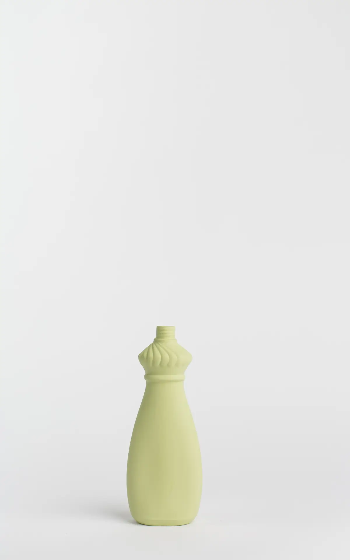 foekje-fleur-porcelain-bottle-vase-15-spring-21-6-cm-handgefertigte-vase image 1