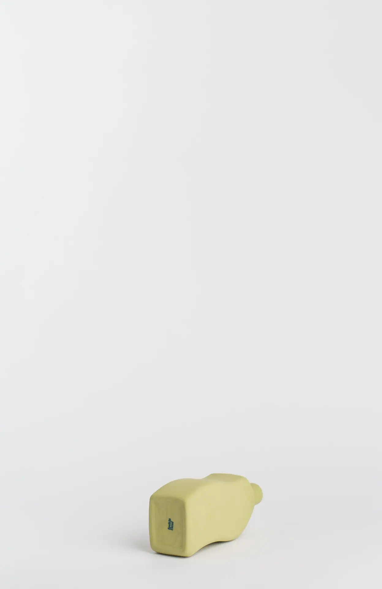 foekje-fleur-porcelain-bottle-vase-12-moss-porzellanvase image 5
