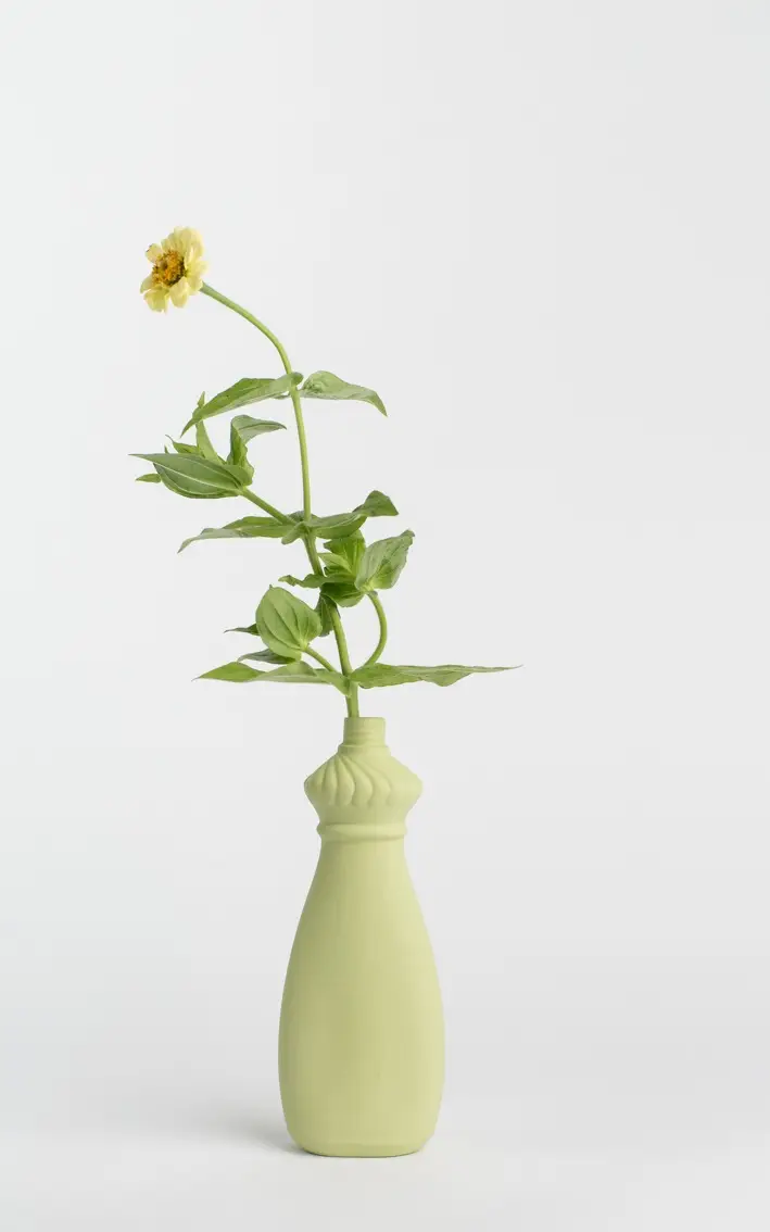 foekje-fleur-porcelain-bottle-vase-15-spring-21-6-cm-handgefertigte-vase image 2