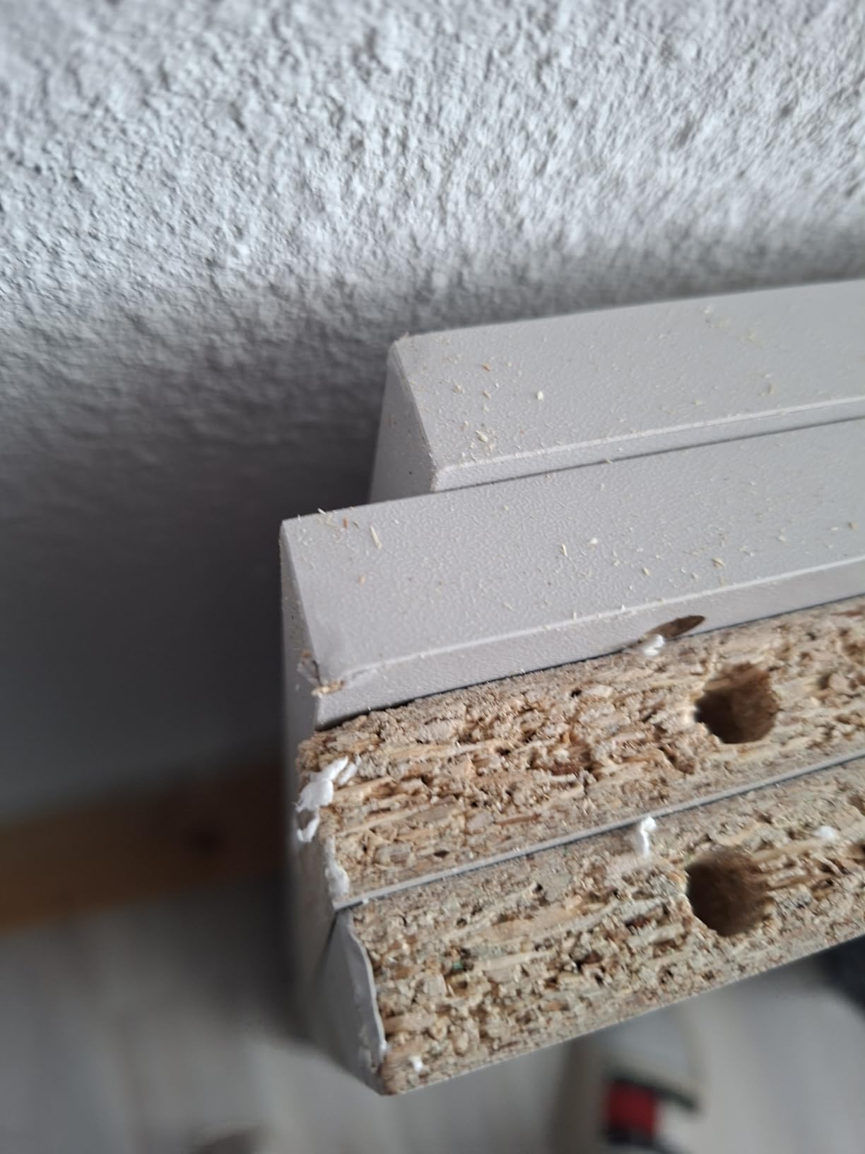 Passt unter den großen Schrank