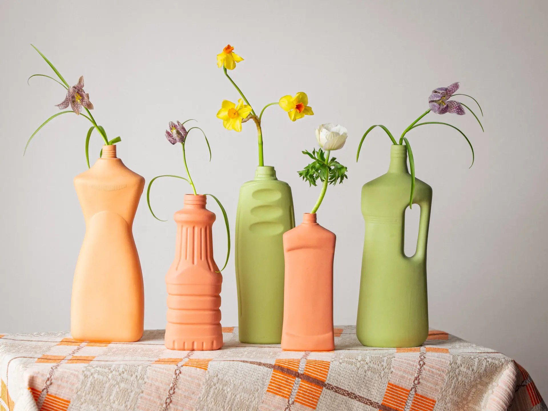 foekje-fleur-porcelain-bottle-vase-23-spring-23-cm-handgefertigte-vase-aus-porze image 8