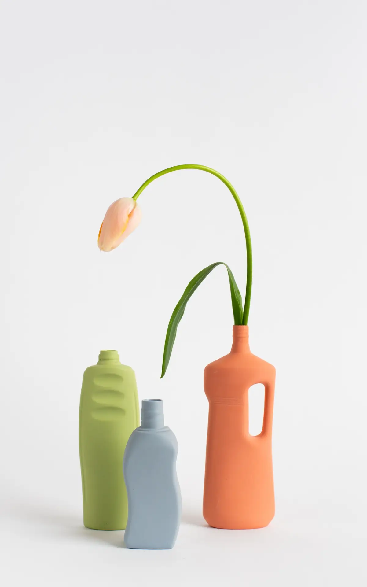 foekje-fleur-porcelain-bottle-vase-23-spring-23-cm-handgefertigte-vase-aus-porze image 6