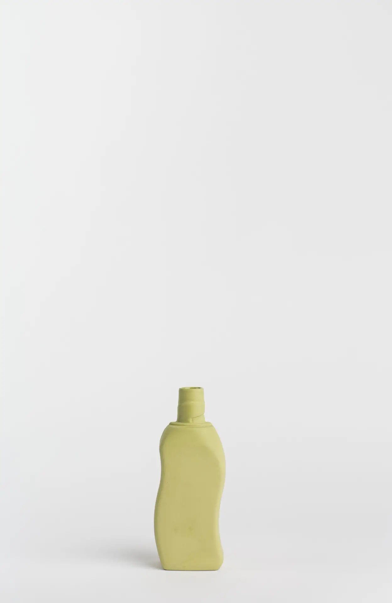 foekje-fleur-porcelain-bottle-vase-12-moss-porzellanvase image 3