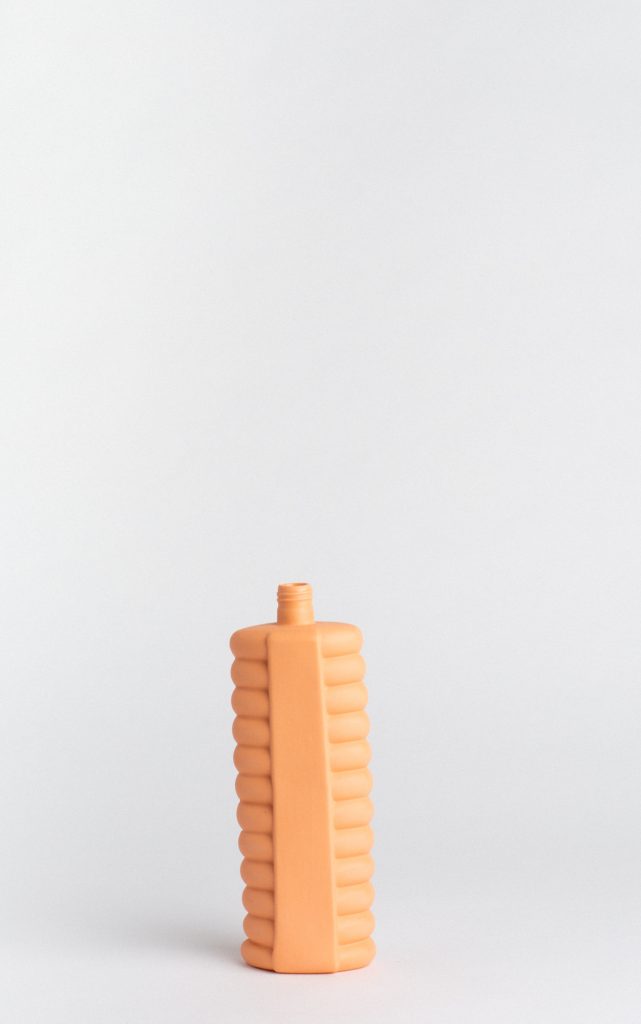 foekje-fleur-porcelain-bottle-vase-10-orange-handgefertigte-porzellanvase-aus-de image 8