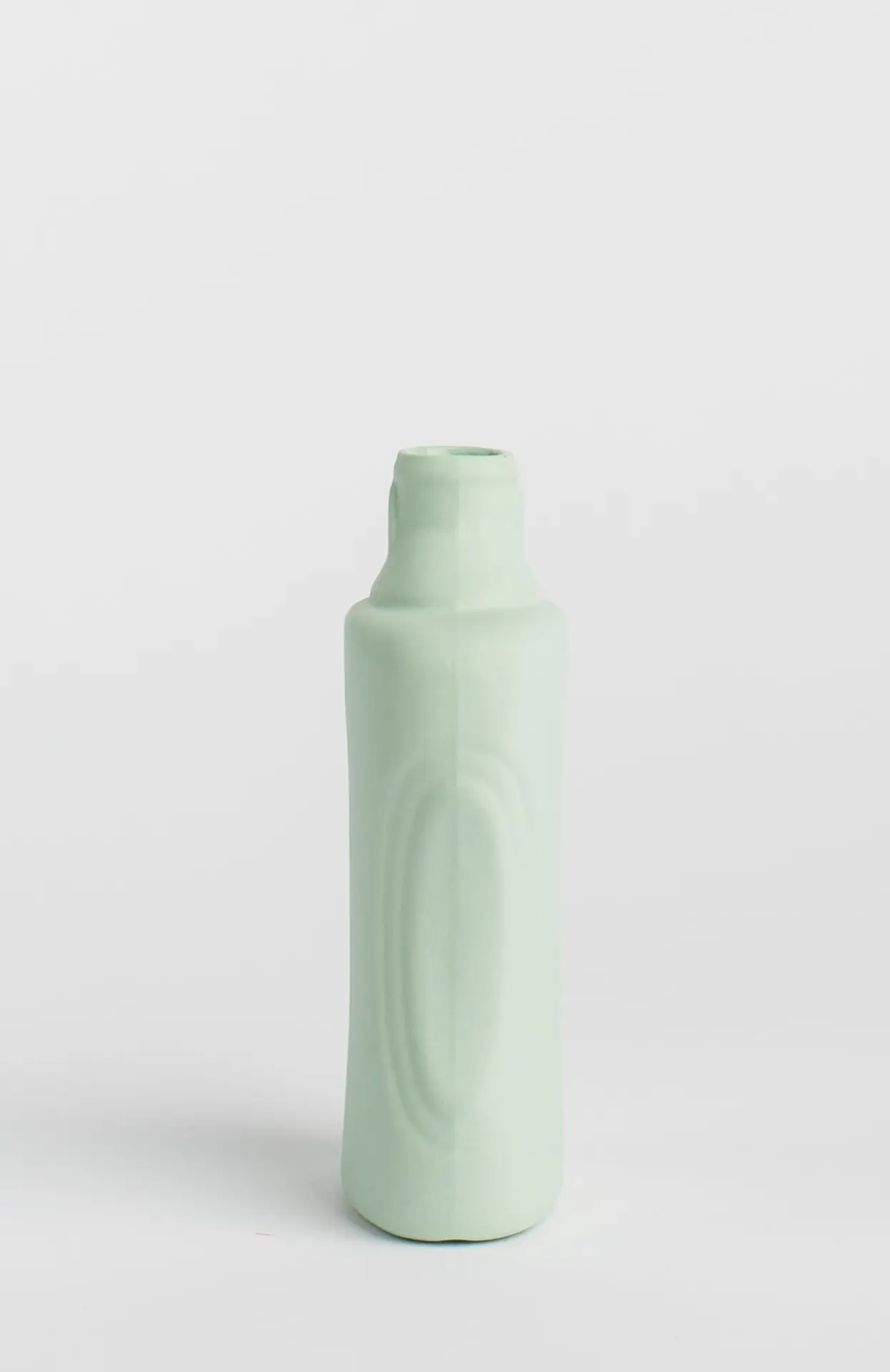 foekje-fleur-porzellan-bottle-vase-21-mint-handgefertigt-in-portugal-12-8-6-7-3- image 4