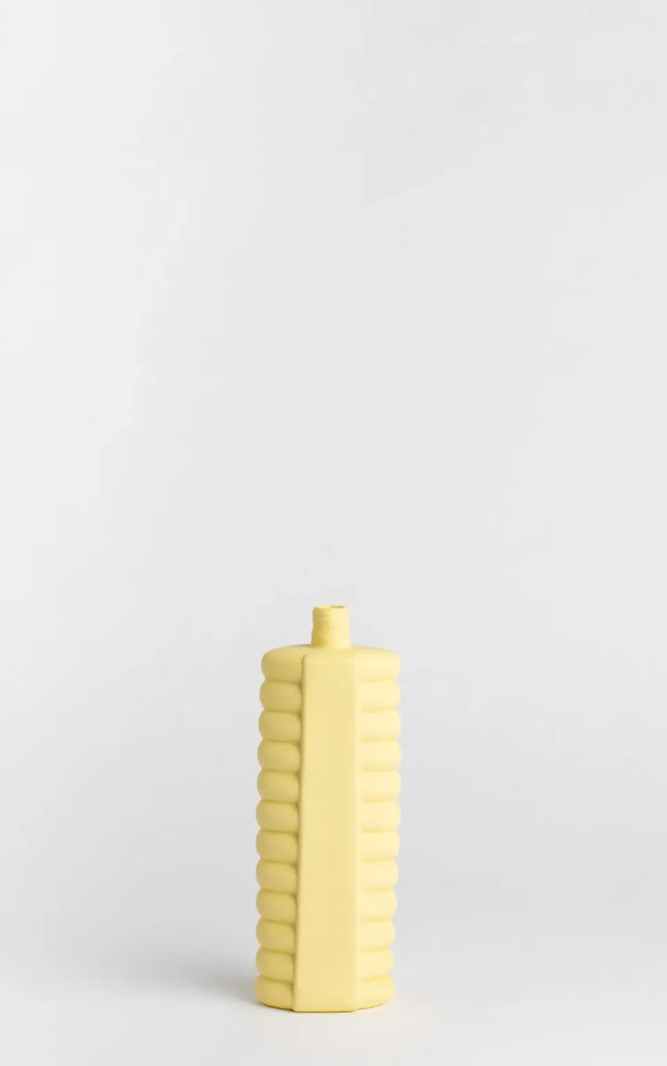 foekje-fleur-porcelain-bottle-vase-10-fresh-yellow-24-cm-handgefertigte-vase-aus image 1