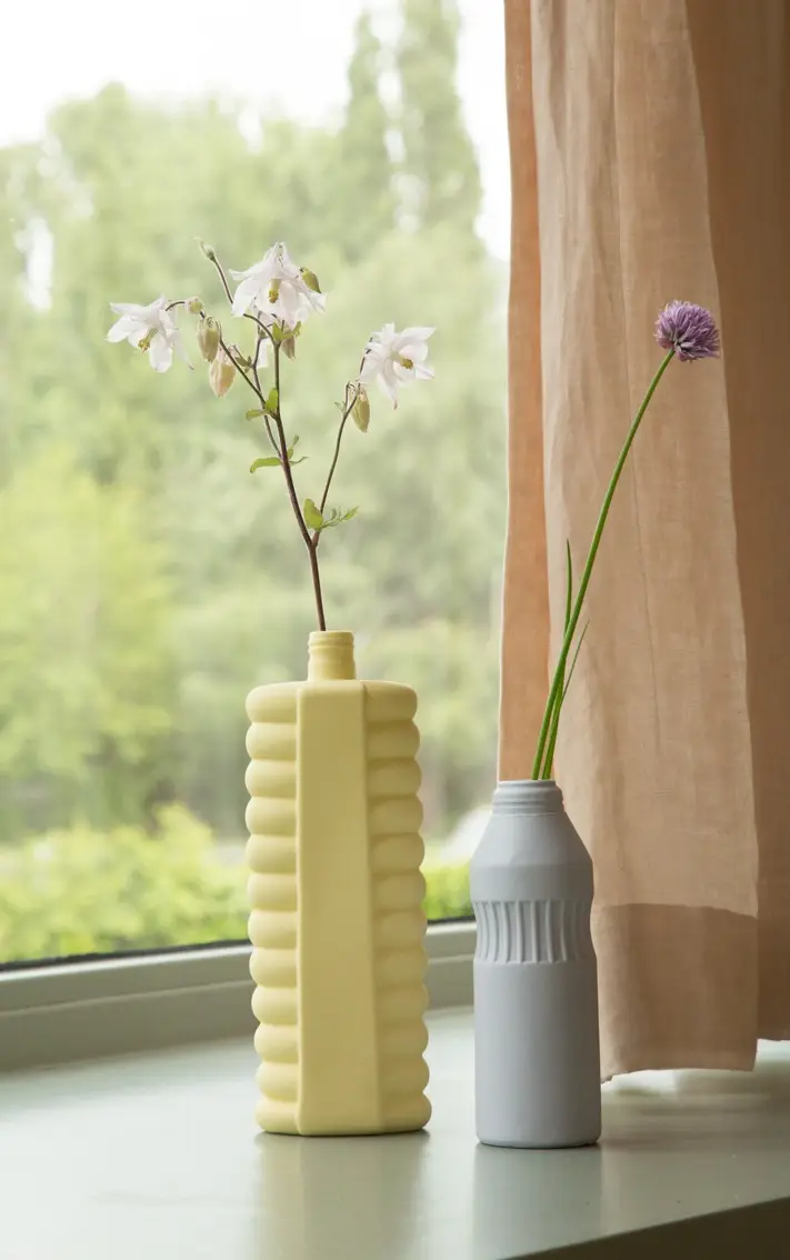 foekje-fleur-porcelain-bottle-vase-10-fresh-yellow-24-cm-handgefertigte-vase-aus image 4