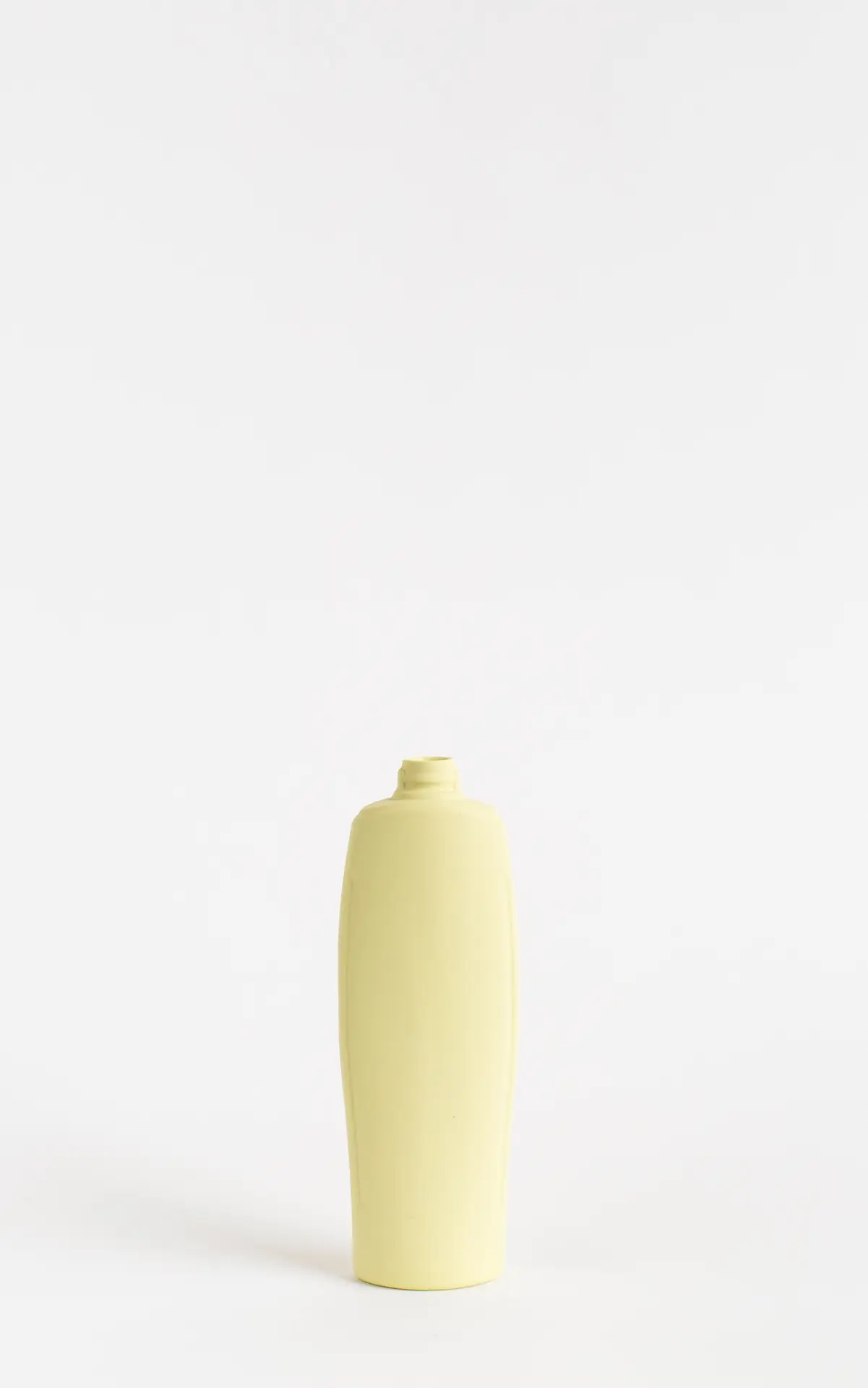 foekje-fleur-porcelain-bottle-vase-23-post-it-handgefertigte-porzellanvase-23-cm image 3