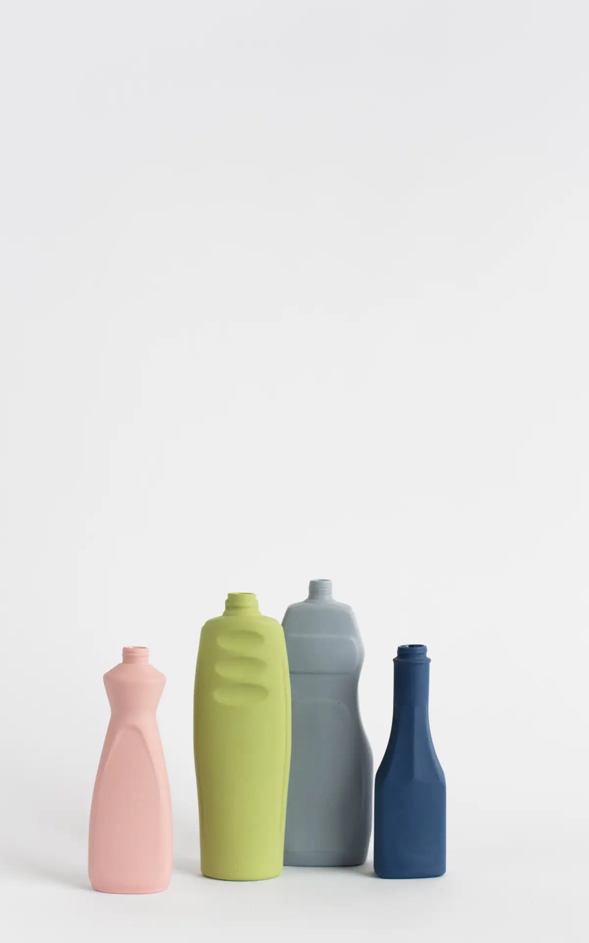 foekje-fleur-porcelain-bottle-vase-23-spring-23-cm-handgefertigte-vase-aus-porze image 7