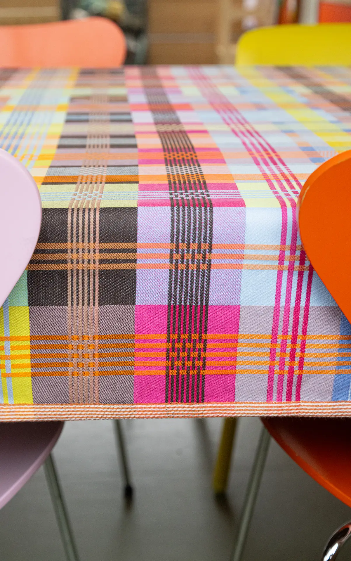 foekje-fleur-table-cloth-71c-wild-weave-tischdecke-aus-industrieresten-140-x-140 image 4