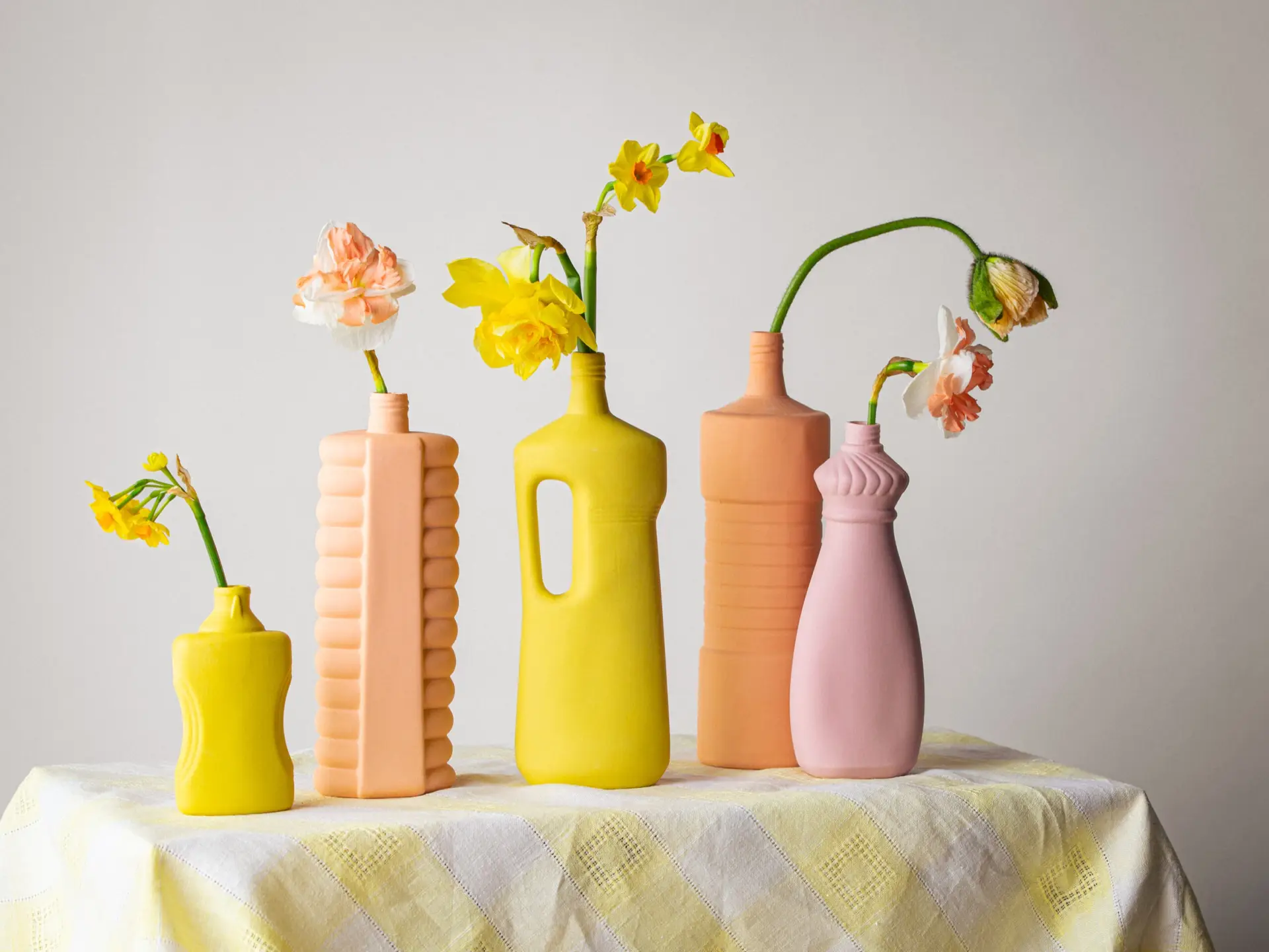 foekje-fleur-porcelain-bottle-vase-10-orange-handgefertigte-porzellanvase-aus-de image 7