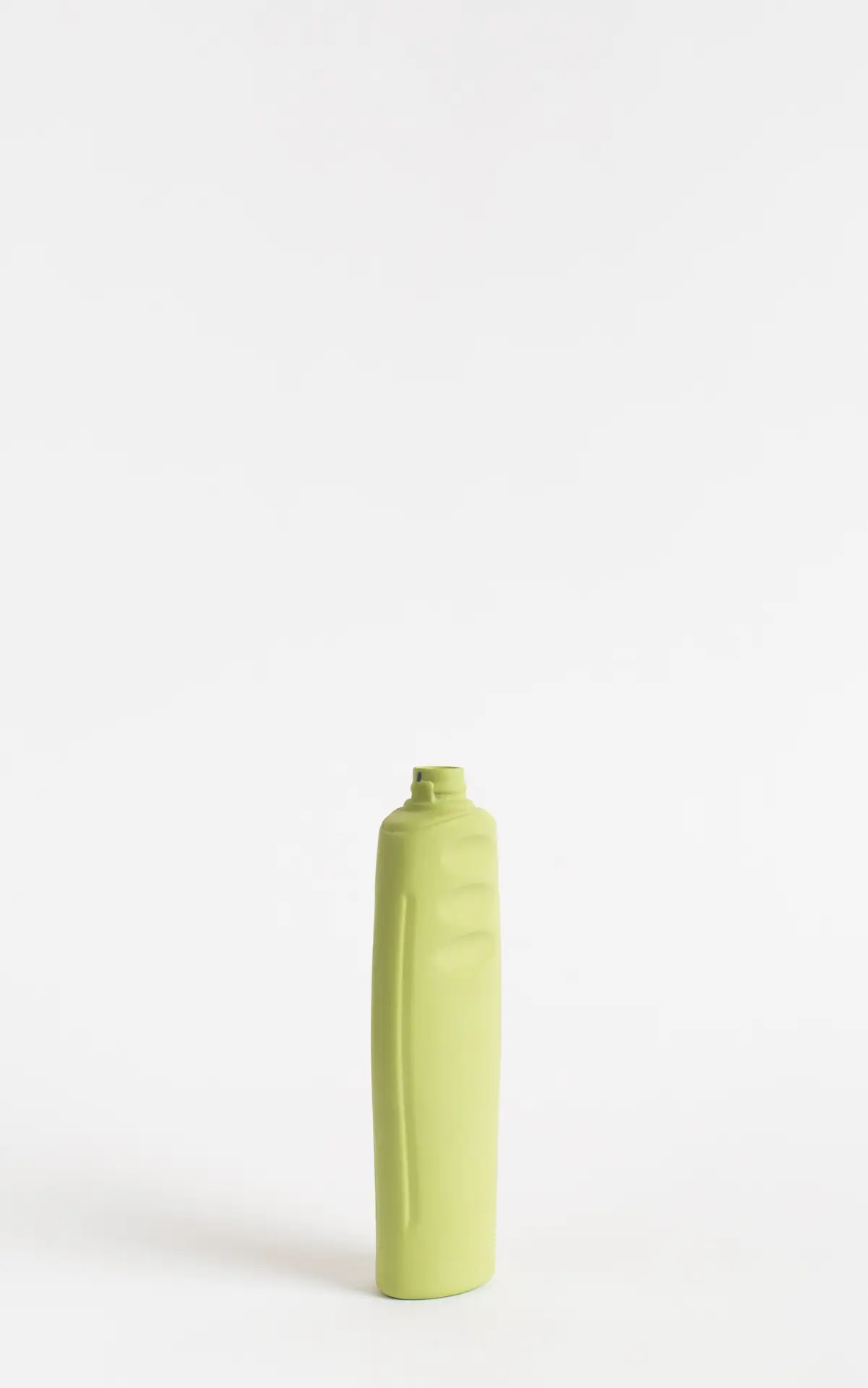 foekje-fleur-porcelain-bottle-vase-23-spring-23-cm-handgefertigte-vase-aus-porze image 5