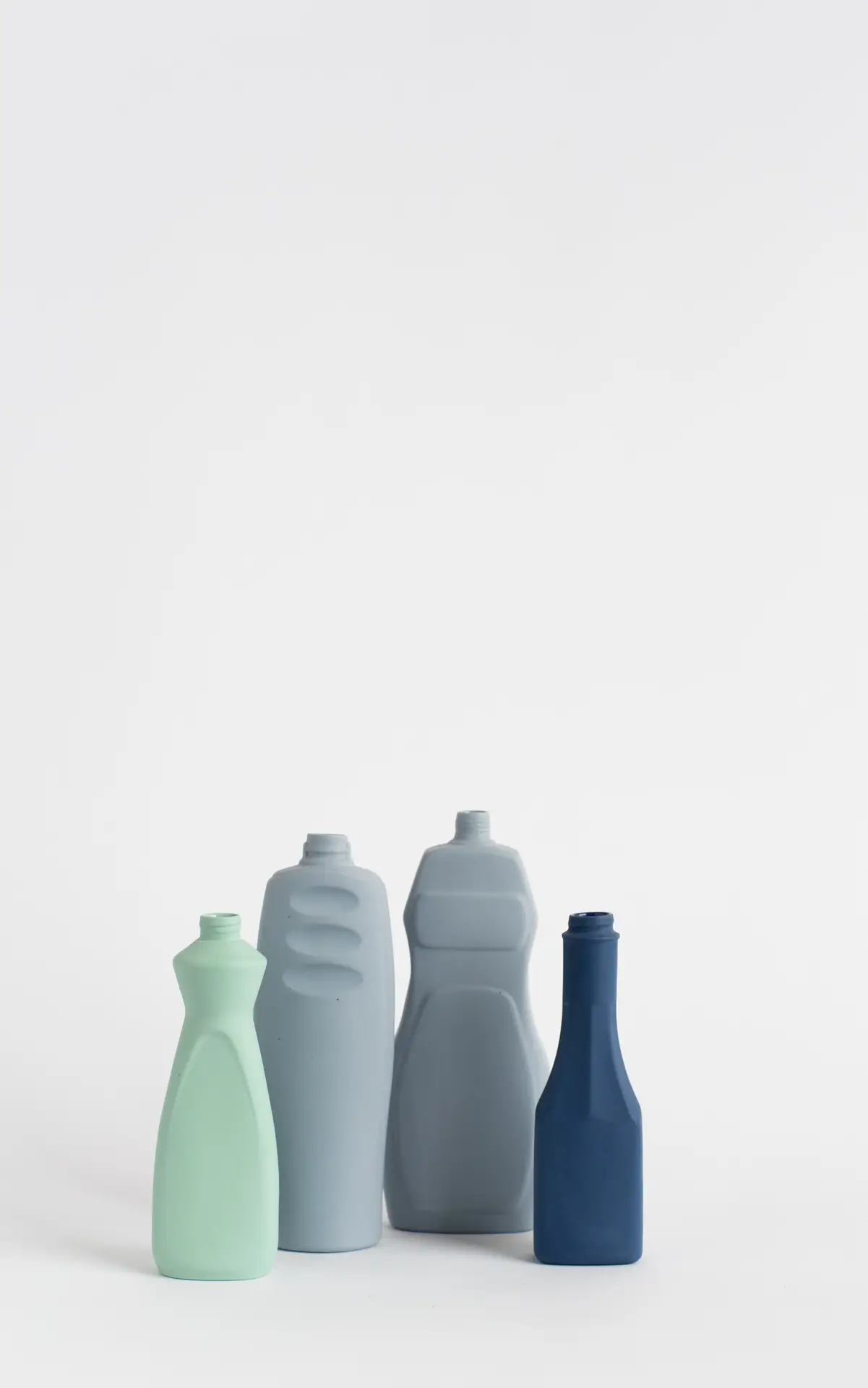 foekje-fleur-bottle-vase-23-lavender-porzellanvase-aus-recycelten-plastikflasche image 6