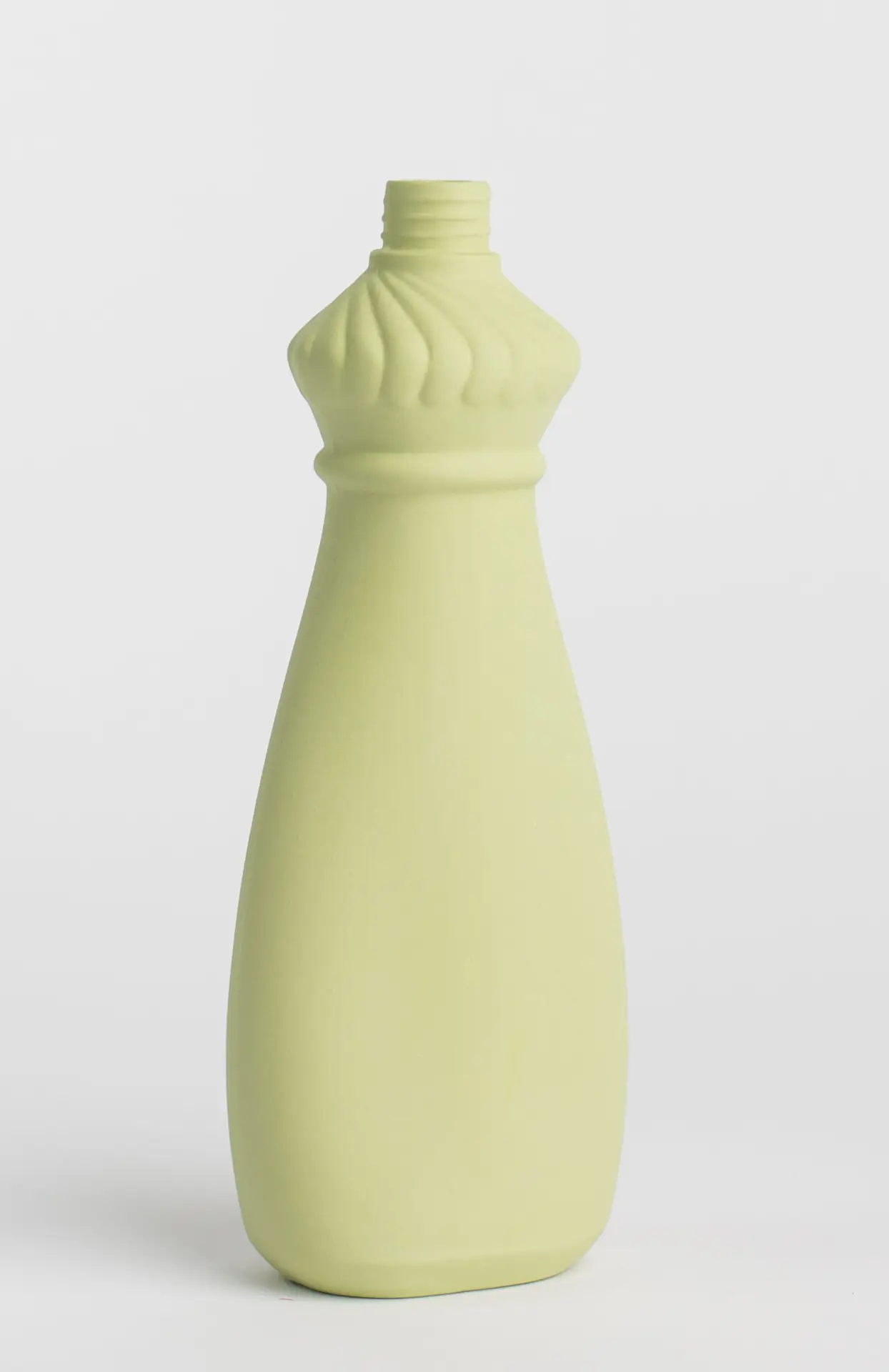 foekje-fleur-porcelain-bottle-vase-15-spring-21-6-cm-handgefertigte-vase image 3
