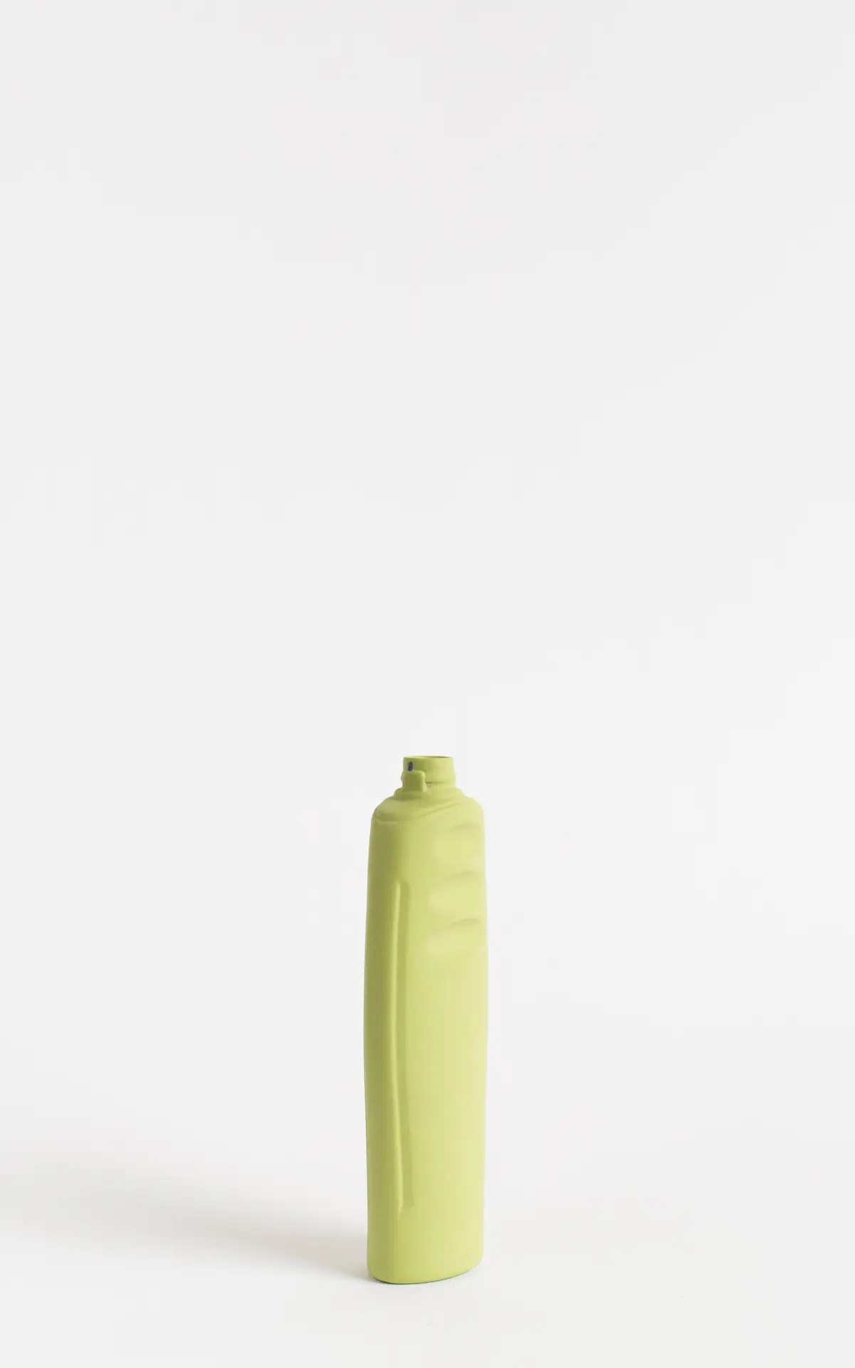 foekje-fleur-porcelain-bottle-vase-23-spring-23-cm-handgefertigte-vase-aus-porze image 3