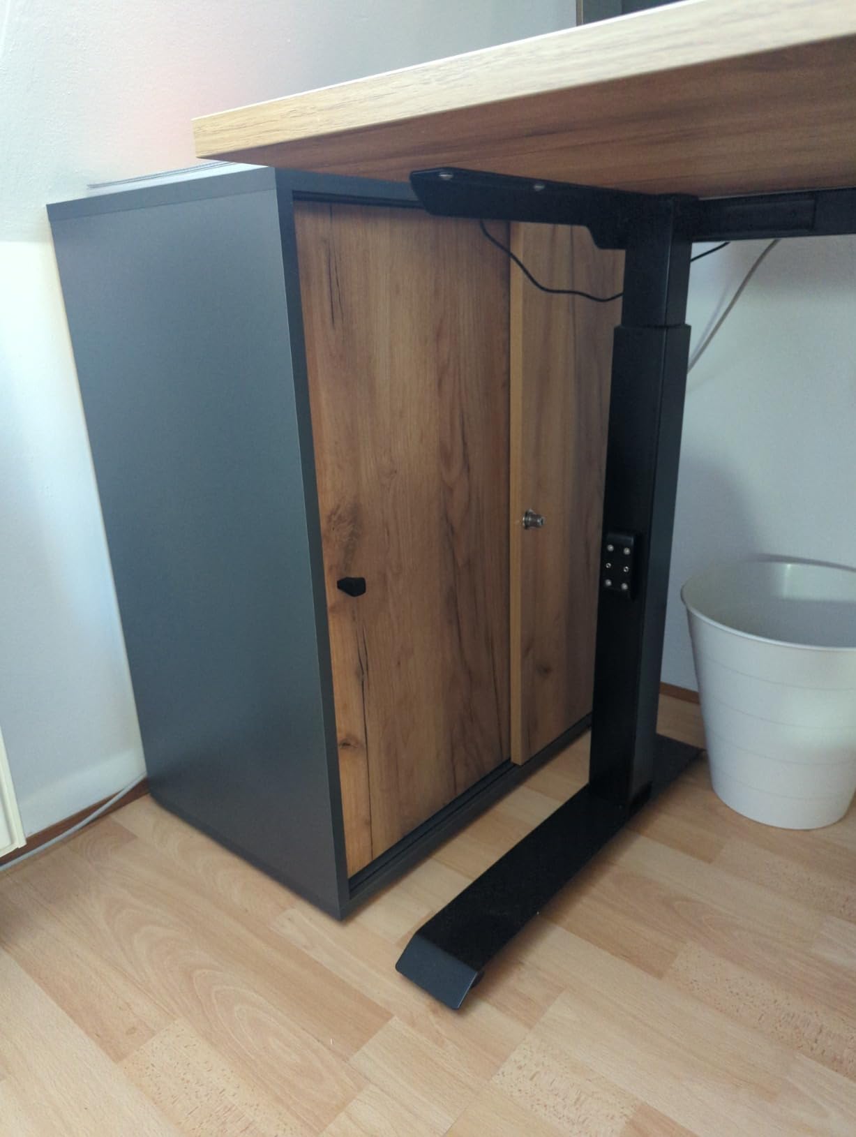 Solider Aktenschrank