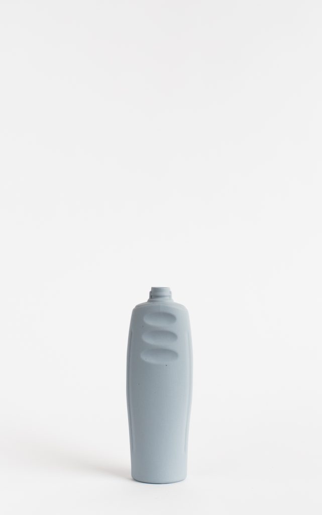 foekje-fleur-bottle-vase-23-lavender-porzellanvase-aus-recycelten-plastikflasche image 8