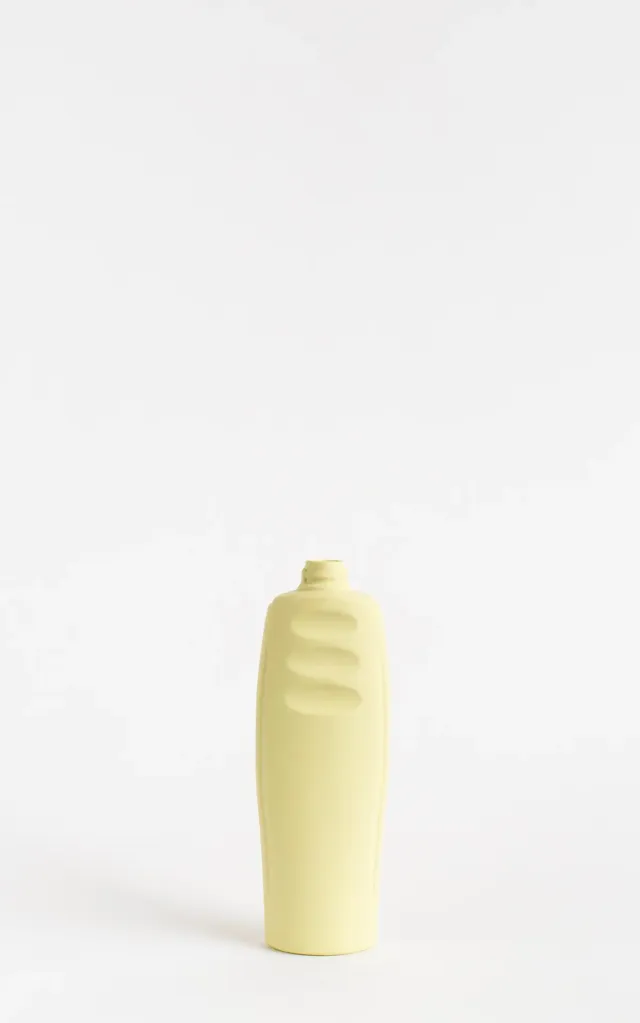 foekje-fleur-porcelain-bottle-vase-23-post-it-handgefertigte-porzellanvase-23-cm image 1
